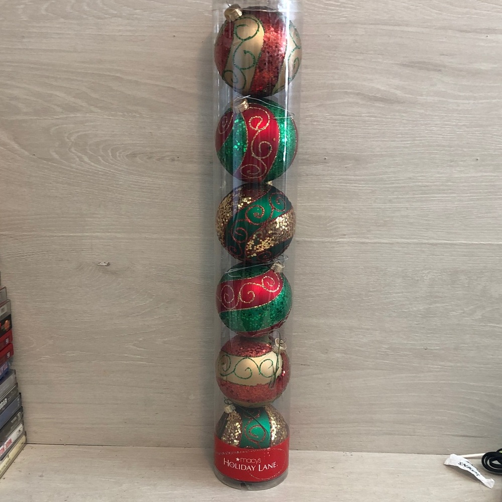Macy’s Holiday Lane Christmas Ornaments Red Gold Green Glitter 3” Balls in Tube*